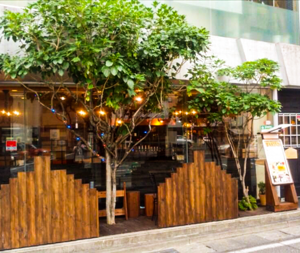 松本市のレストランバーくろひげの外観画像